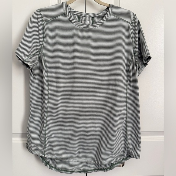 Duluth Trading Co. Women’s Performance Stripe Short Sleeve Top Size L - Picture 1 of 5